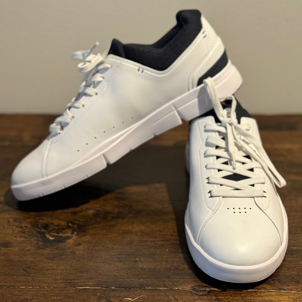 ON CLOUD. BRAND NEW! Men’s The Roger Advantage. Size 11